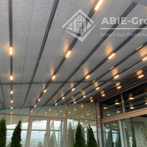 Фотографии выполненных работ компании «ABIE-GROUP» аллюминевой автоматизированной перголы с led-подсветкой и zip-систем в бизнес центре «Wall Street