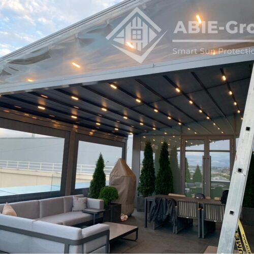 Фотографии выполненных работ компании «ABIE-GROUP» аллюминевой автоматизированной перголы с led-подсветкой и zip-систем в бизнес центре «Wall Street